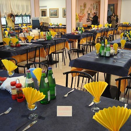 Hotel Ristoro Bellaria-Igea Marina Ngoại thất bức ảnh