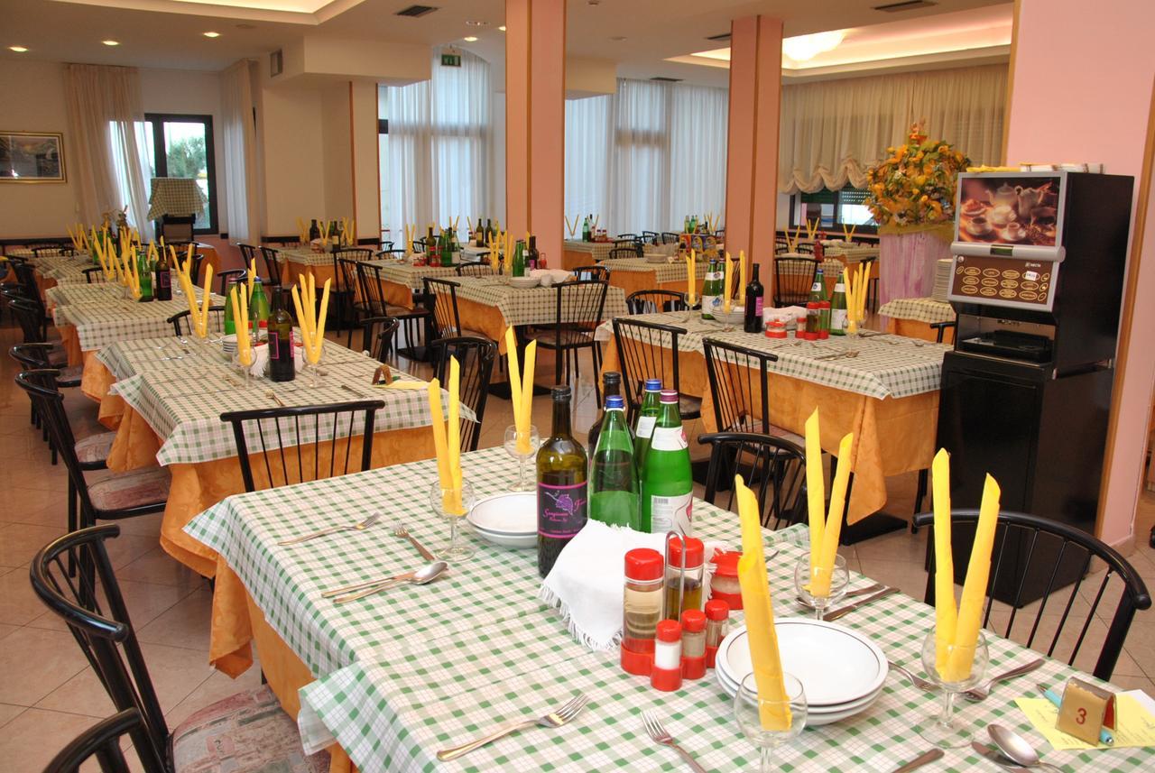 Hotel Ristoro Bellaria-Igea Marina Ngoại thất bức ảnh